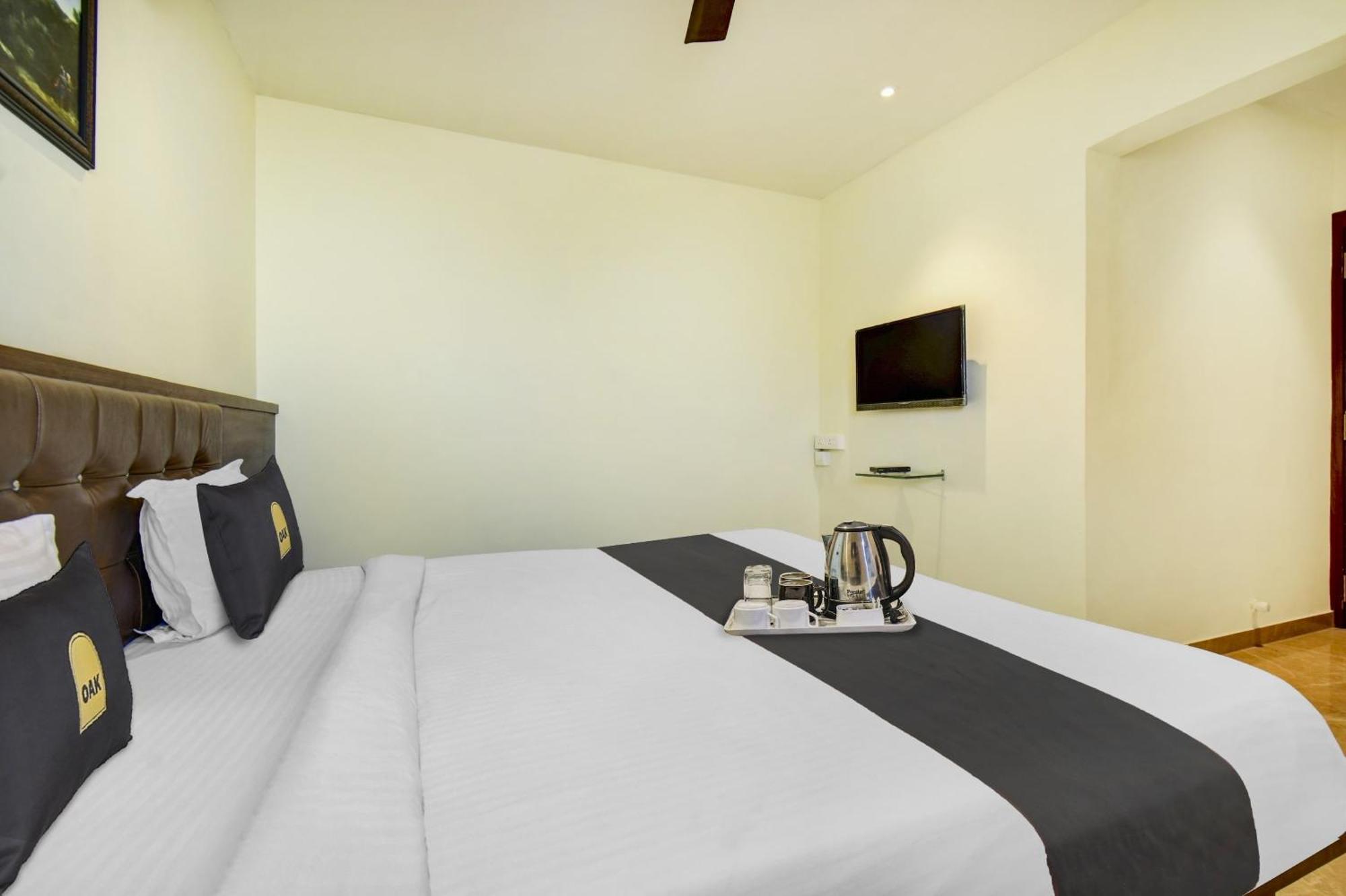 Townhouse Oak Hotel Chaitanya Executive Near Fun Time Multiplex Pune Exterior foto